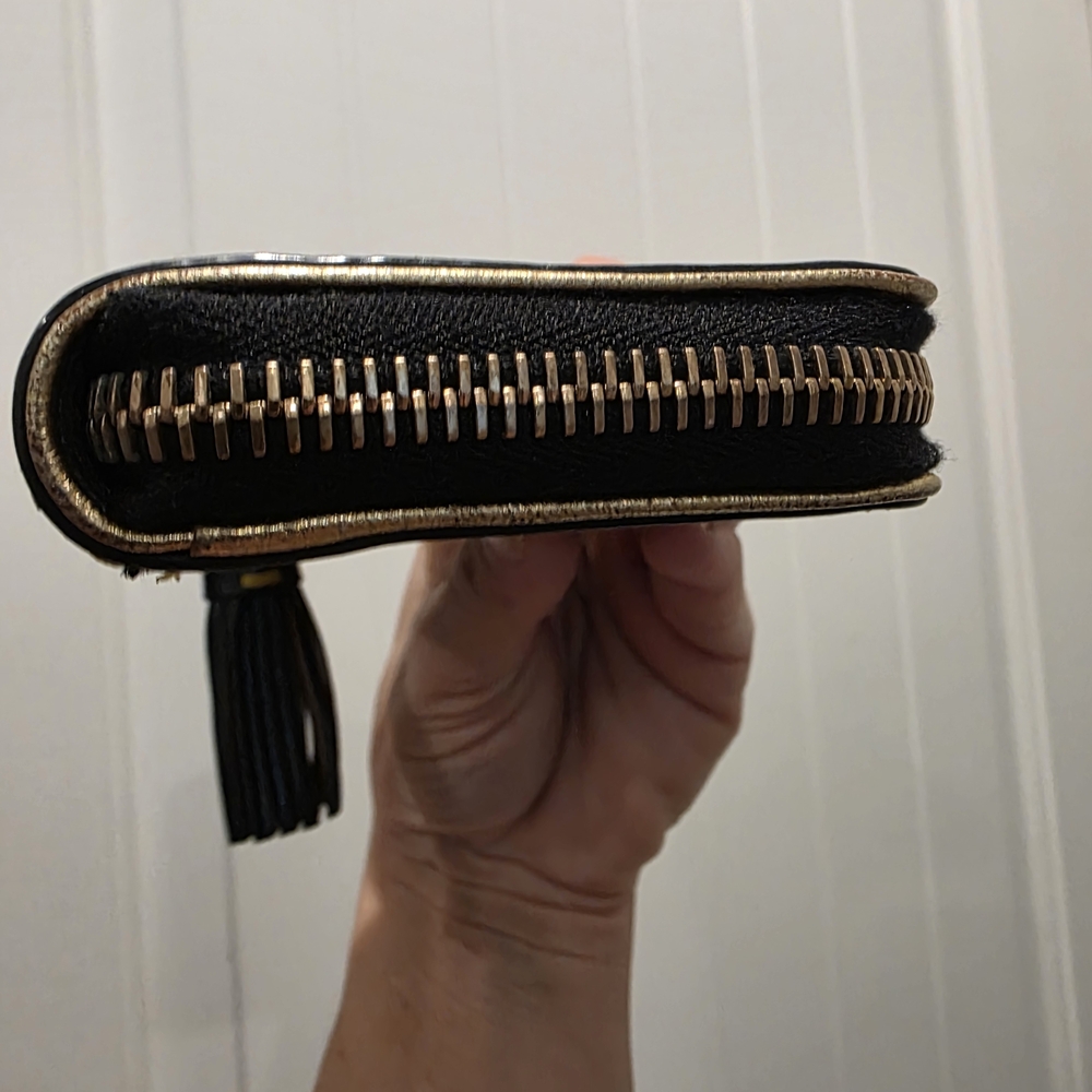 Dooney & Bourke Black Patent Leather Wallet In Excellent Condition - Picture 4 of 6
